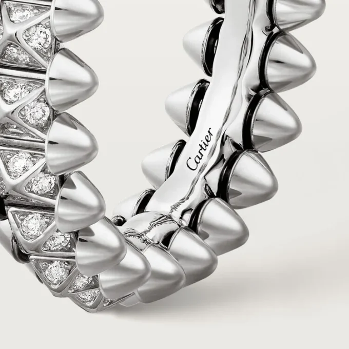 Δαχτυλίδι Clash De Cartier, μικρό μοντέλο, με πάβες Δαχτυλίδι Clash De Cartier, μικρό μοντέλο, με πάβες