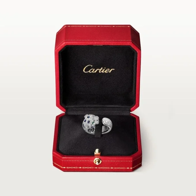 Δαχτυλίδι Panthere De Cartier, μεσαίο μοντέλο, ημι-στολισμένο Δαχτυλίδι Panthere De Cartier, μεσαίο μοντέλο, ημι-στολισμένο