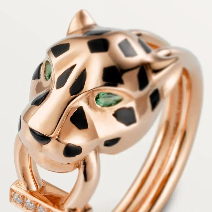 Δαχτυλίδι Panthere De Cartier – Ροζ χρυσός, γρανάτες τσαβορίτη, όνυχας, μαύρη λάκα, διαμάντια – Cartier