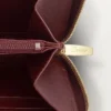 Διεθνές πορτοφόλι με φερμουάρ, Must De Cartier – Δέρμα μοσχαριού σε μπορντό χρώμα, χρυσό φινίρισμα – Cartier Διεθνές πορτοφόλι με φερμουάρ, Must De Cartier – Δέρμα μοσχαριού σε μπορντό χρώμα, χρυσό φινίρισμα – Cartier