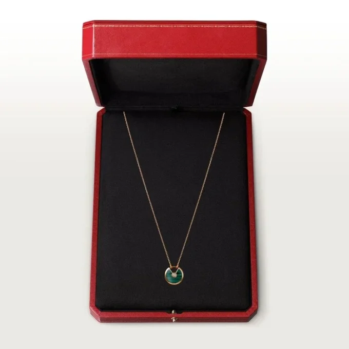 Κολιέ Amulette De Cartier, μικρό μοντέλο – Ροζ χρυσός, μαλαχίτης, διαμάντι – Cartier Κολιέ Amulette De Cartier, μικρό μοντέλο – Ροζ χρυσός, μαλαχίτης, διαμάντι – Cartier