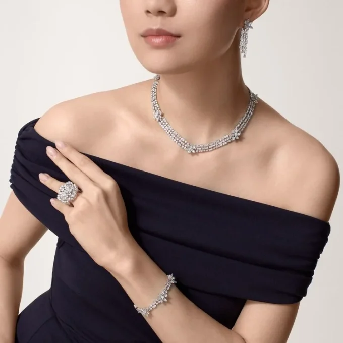 Κολιέ Diamond Collection, Διαμάντια