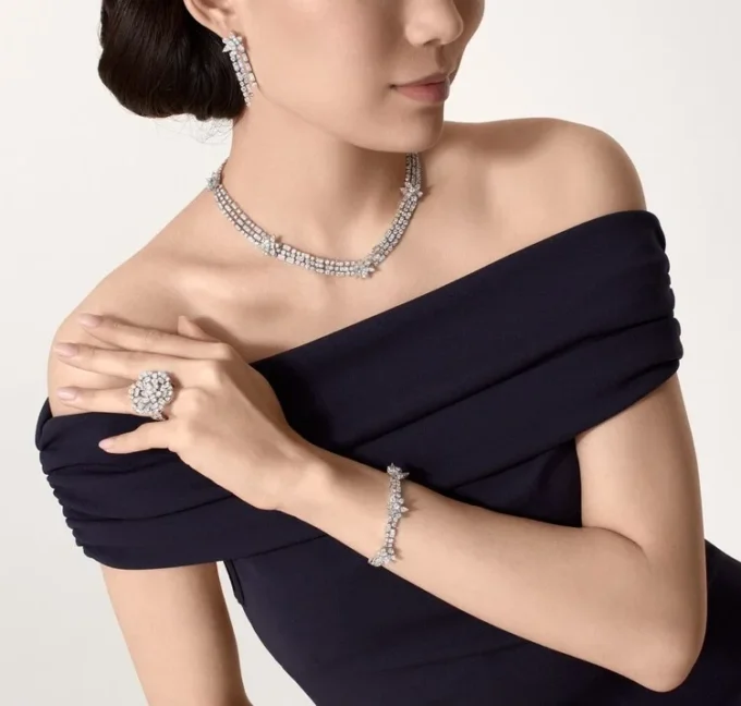 Κολιέ Diamond Collection, Διαμάντια
