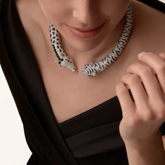 Κολιέ Indomptables De Cartier Torque, με πάβινγκ
