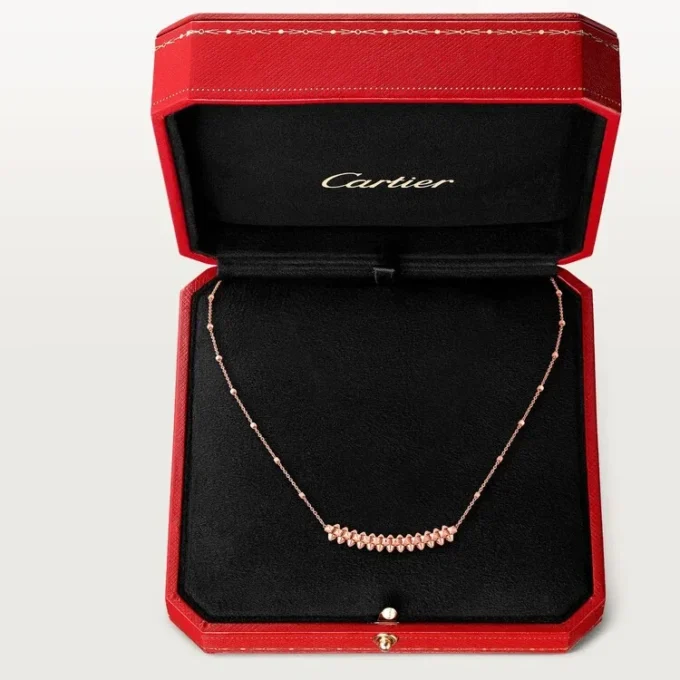 Κολιέ με μενταγιόν Clash De Cartier – Ροζ χρυσός, μικρό | Cartier Us Κολιέ με μενταγιόν Clash De Cartier – Ροζ χρυσός, μικρό | Cartier Us