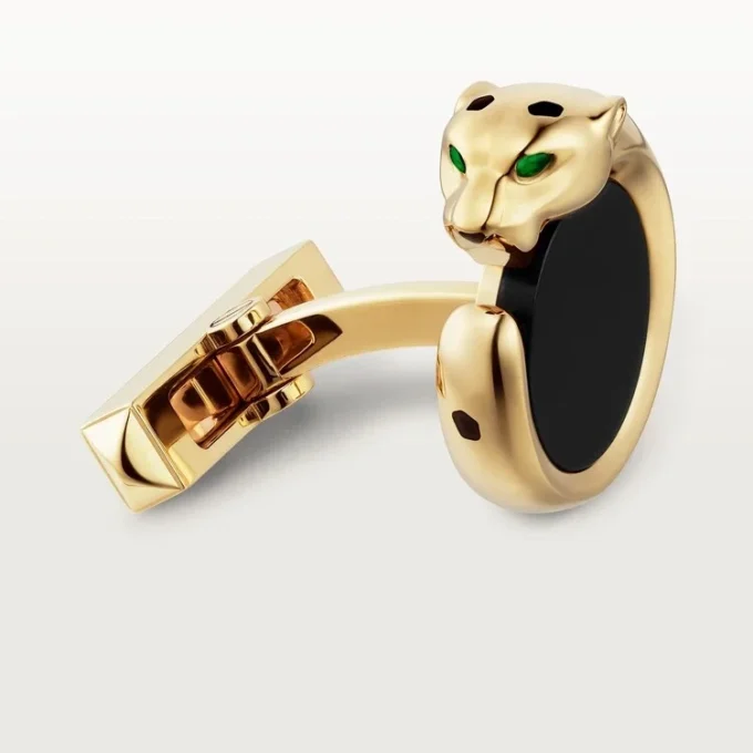 Μανικετόκουμπα Panthere De Cartier – Κίτρινο χρυσό, όνυχας, τσαβορίτες και μαύρο λάκα – Cartier Μανικετόκουμπα Panthere De Cartier – Κίτρινο χρυσό, όνυχας, τσαβορίτες και μαύρο λάκα – Cartier