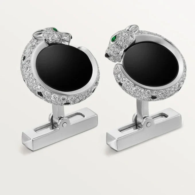Μανικετόκουμπα Panthere De Cartier – Λευκόχρυσο με επίστρωση ροδίου, διαμάντια, σμαράγδια, όνυχας – Cartier Μανικετόκουμπα Panthere De Cartier – Λευκόχρυσο με επίστρωση ροδίου, διαμάντια, σμαράγδια, όνυχας – Cartier