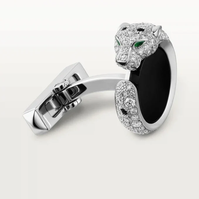 Μανικετόκουμπα Panthere De Cartier – Λευκόχρυσο με επίστρωση ροδίου, διαμάντια, σμαράγδια, όνυχας – Cartier Μανικετόκουμπα Panthere De Cartier – Λευκόχρυσο με επίστρωση ροδίου, διαμάντια, σμαράγδια, όνυχας – Cartier