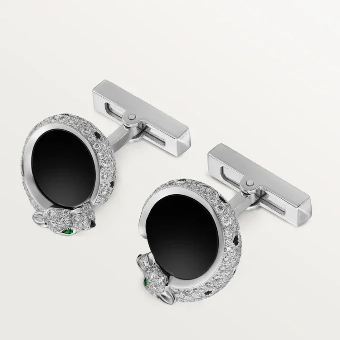 Μανικετόκουμπα Panthere De Cartier – Λευκόχρυσο με επίστρωση ροδίου, διαμάντια, σμαράγδια, όνυχας – Cartier Μανικετόκουμπα Panthere De Cartier – Λευκόχρυσο με επίστρωση ροδίου, διαμάντια, σμαράγδια, όνυχας – Cartier