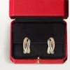 Σκουλαρίκια Trinity Hoop σε τρίχρωμο χρυσό | Cartier Us Σκουλαρίκια Trinity Hoop σε τρίχρωμο χρυσό | Cartier Us