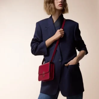 Τσάντα ώμου, Mini, Double C De Cartier – Δέρμα μοσχαριού σε χρώμα κερασιού, φινίρισμα σε χρυσό και σμάλτο σε χρώμα κερασιού – Cartier Τσάντα ώμου, Mini, Double C De Cartier – Δέρμα μοσχαριού σε χρώμα κερασιού, φινίρισμα σε χρυσό και σμάλτο σε χρώμα κερασιού – Cartier