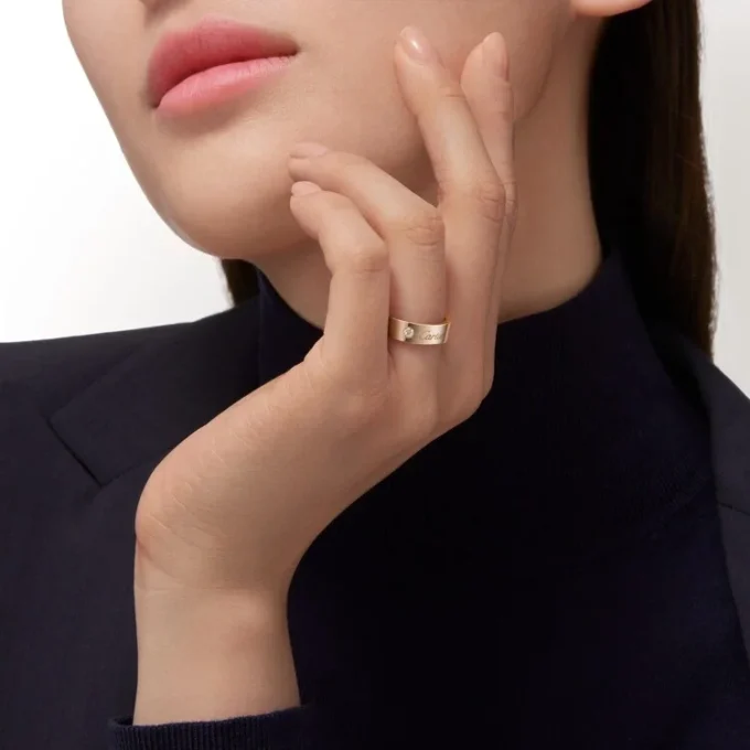 Βέρα C De Cartier, πλάτος 5 mm, 1 διαμάντι Βέρα C De Cartier, πλάτος 5 mm, 1 διαμάντι