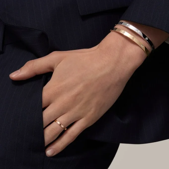 Βέρα Cartier D’amour, πλάτος 2,5 mm Βέρα Cartier D’amour, πλάτος 2,5 mm