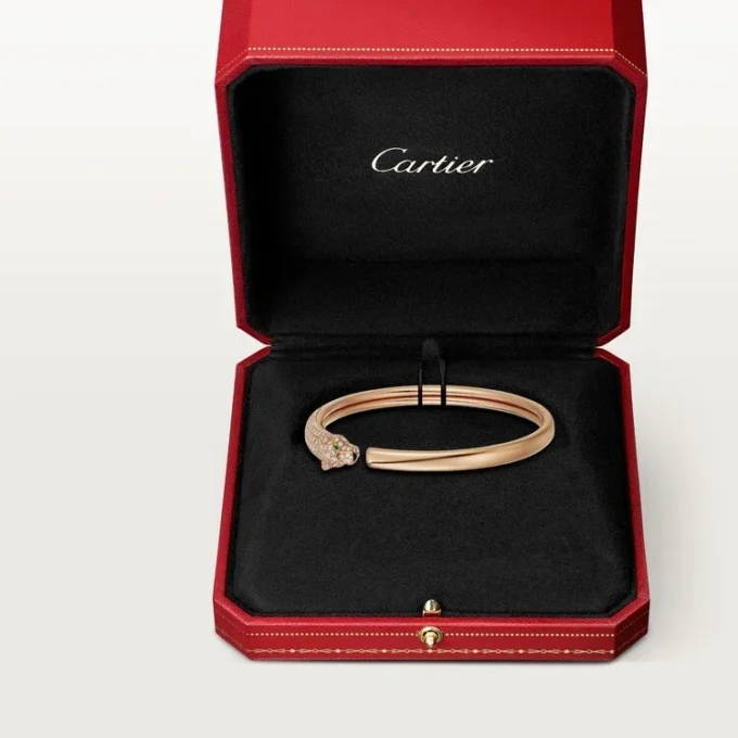 Βραχιόλι Panthere De Cartier, μικρό μοντέλο, με ημι-παβέ Βραχιόλι Panthere De Cartier, μικρό μοντέλο, με ημι-παβέ